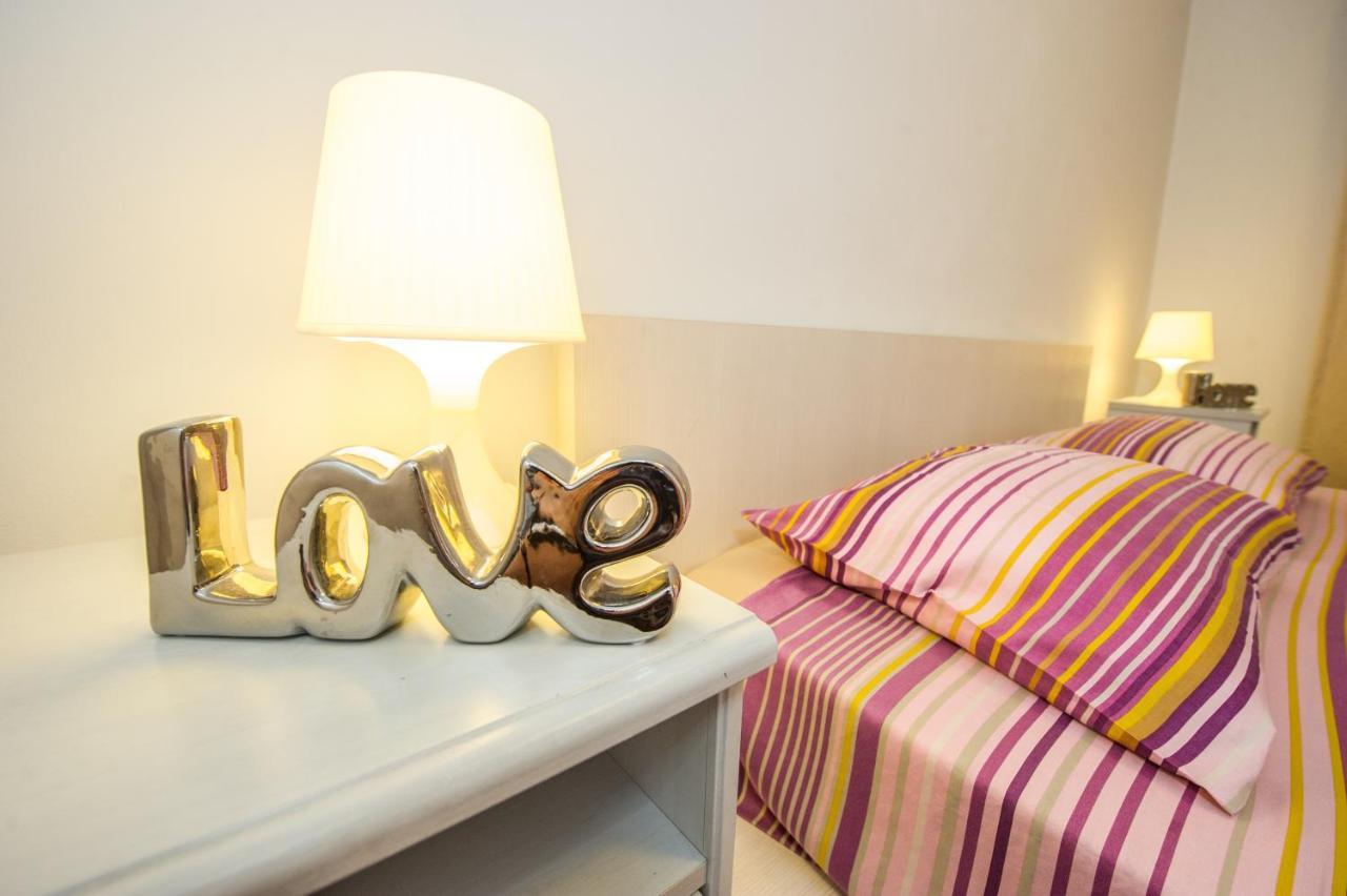Universitate 1 Apartman Bukarest Kültér fotó