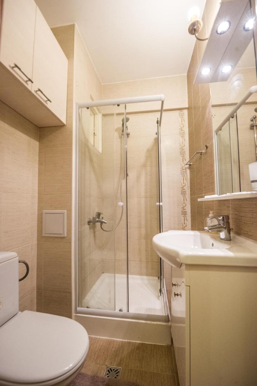Universitate 1 Apartman Bukarest Kültér fotó